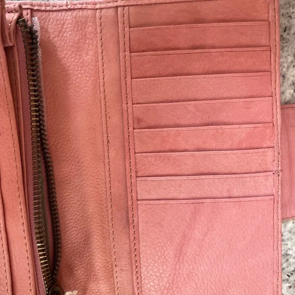 Lucas Slim Leather Wallet from AMERICAN LEATHER CO. - Picture 7 of 9